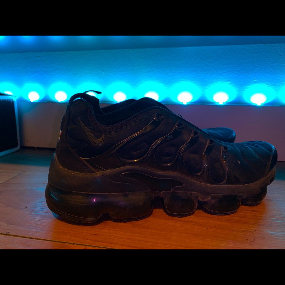 Black Nike VaporMax plus